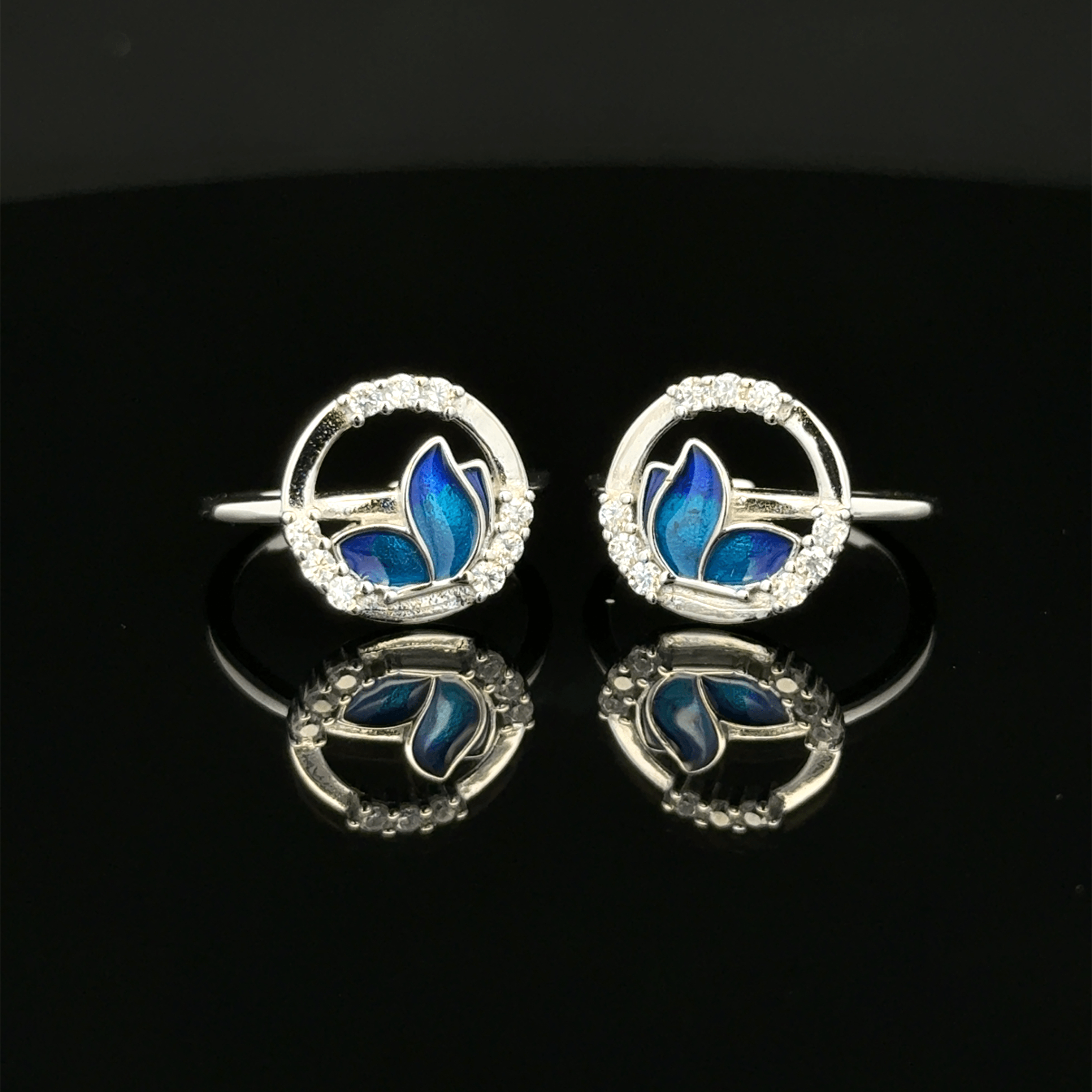 Circle with Half butterfly toerings