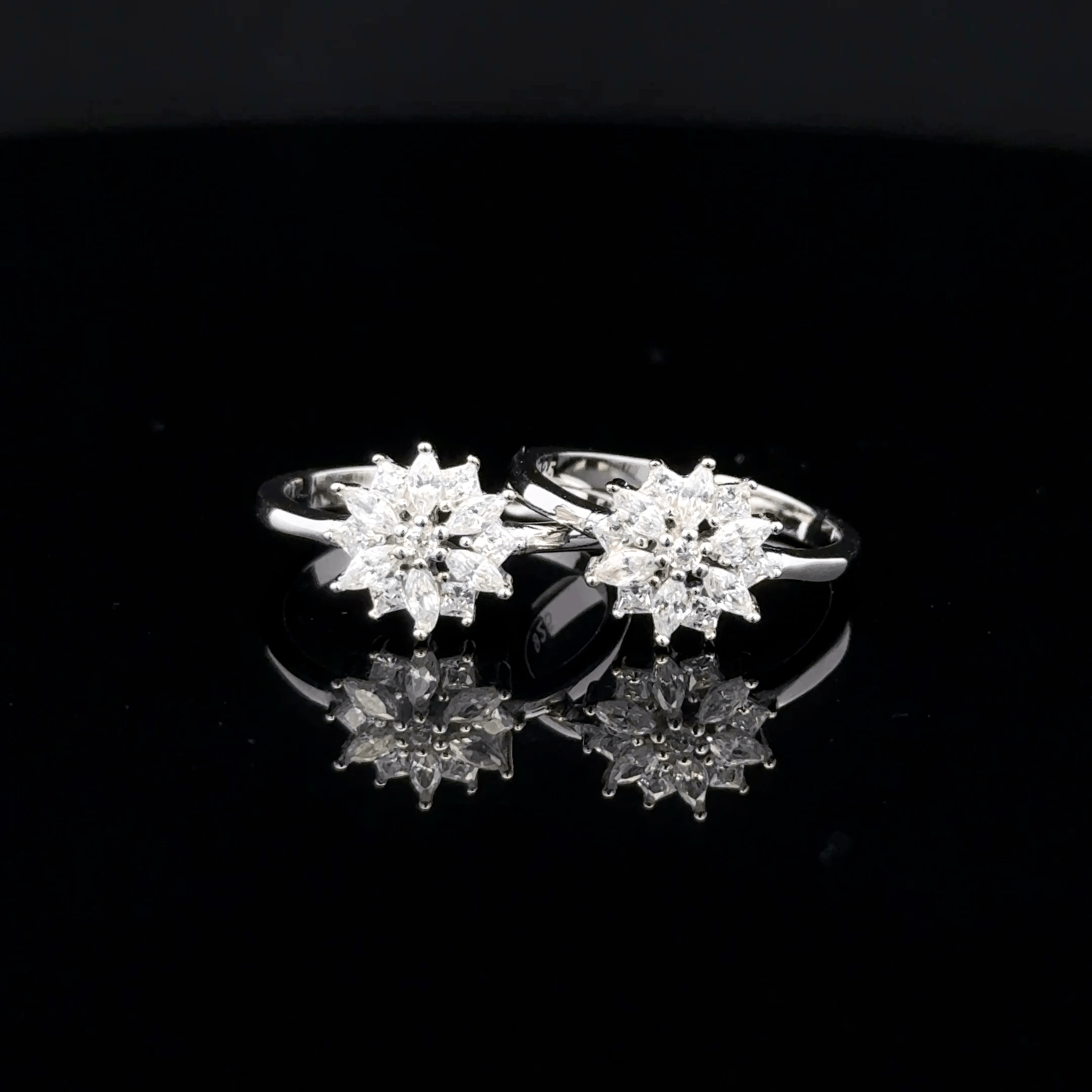 Cut Floral Cluster Toe Rings