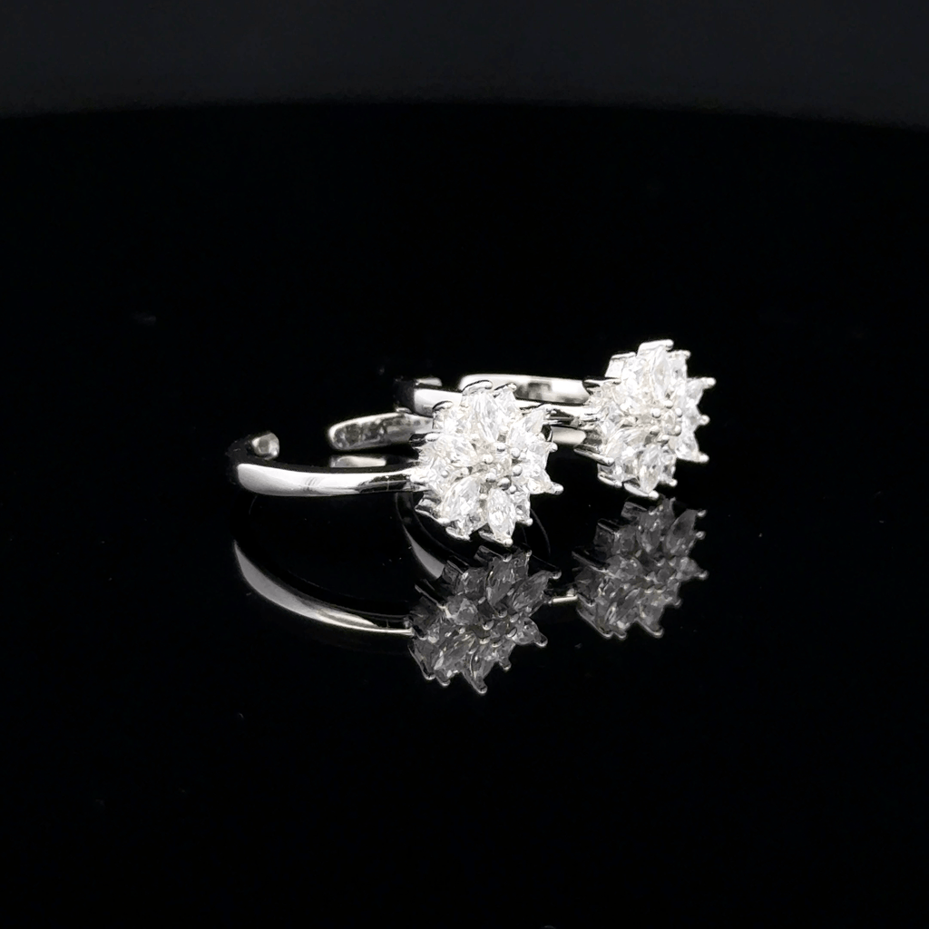 Cut Floral Cluster Toe Rings