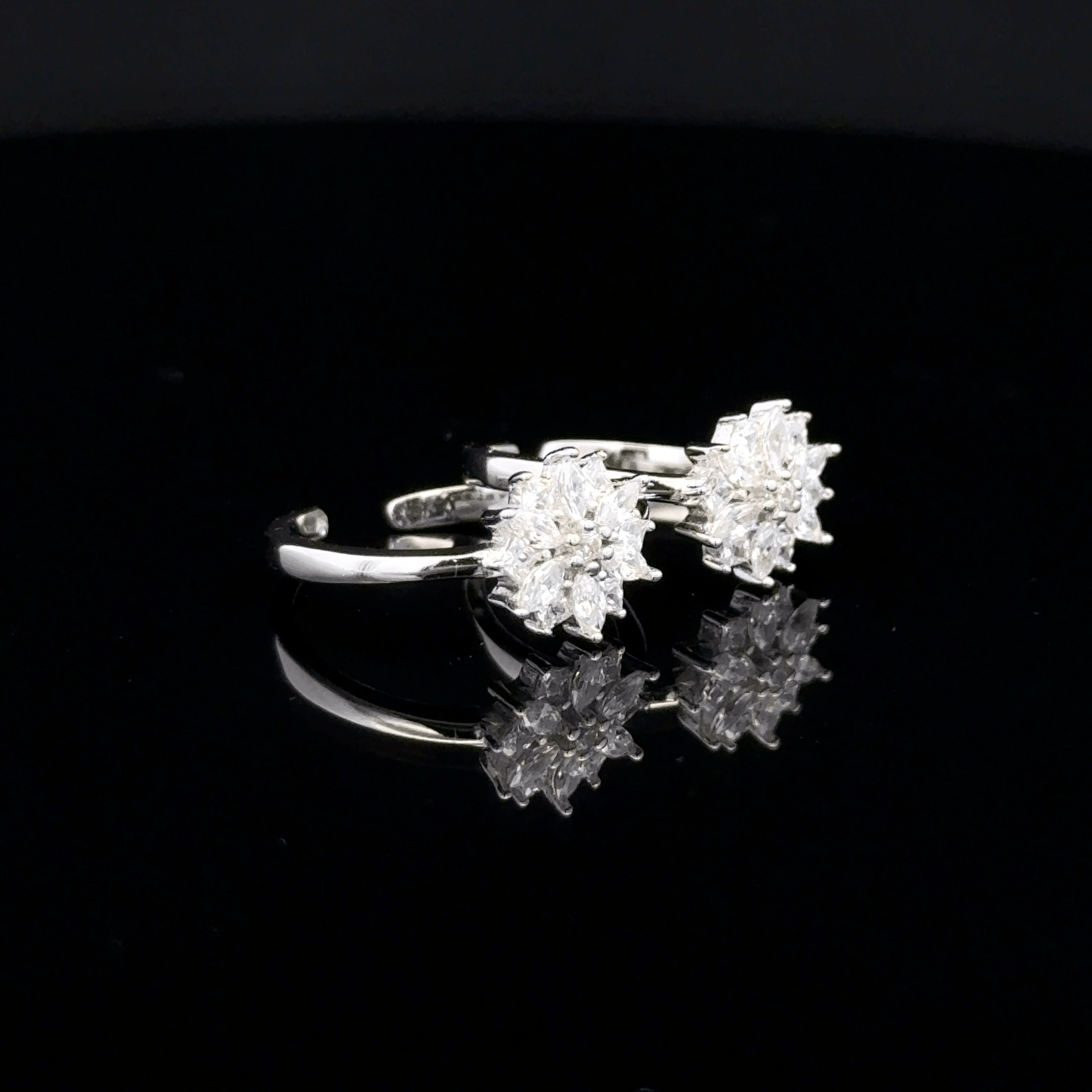 Cut Floral Cluster Toe Rings
