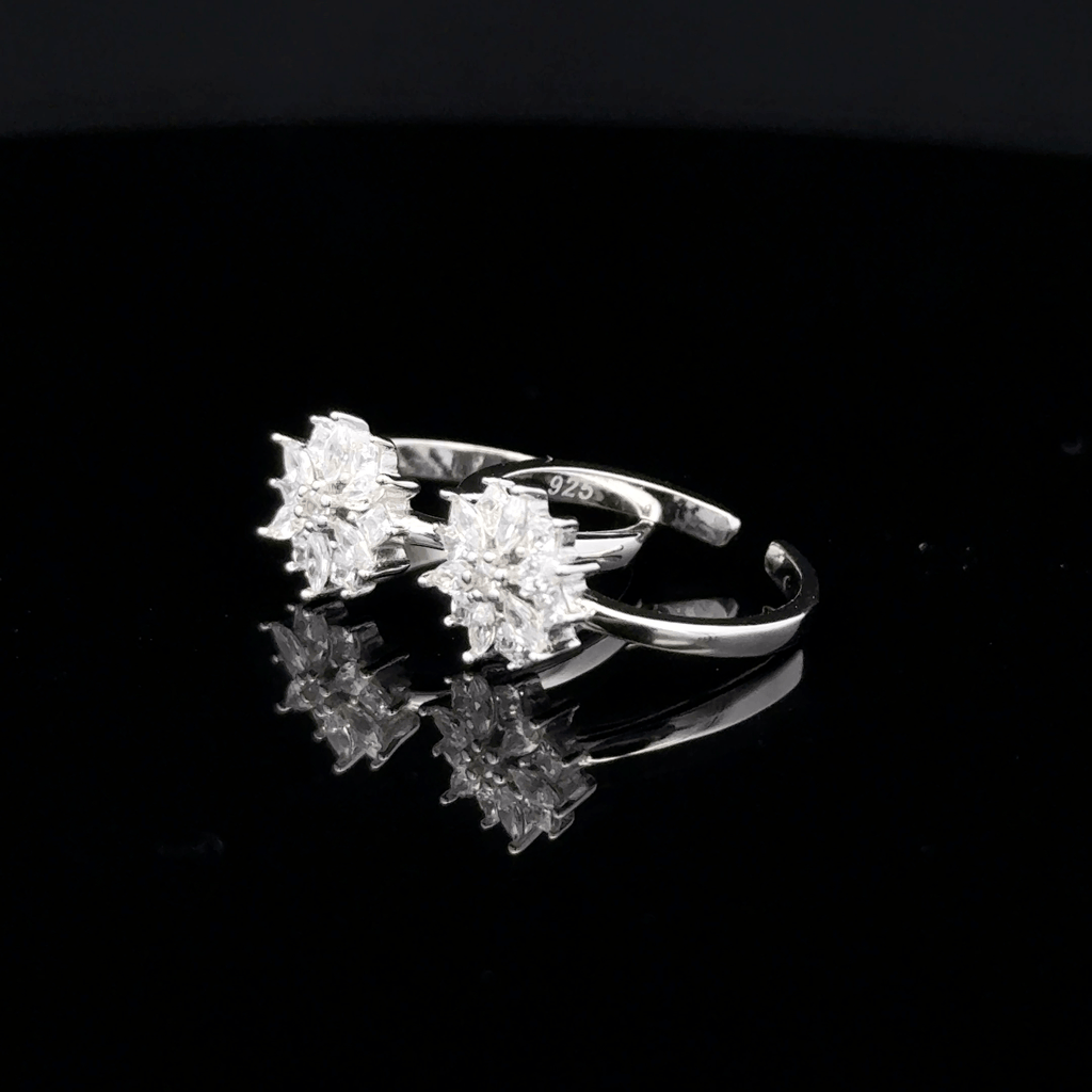 Cut Floral Cluster Toe Rings