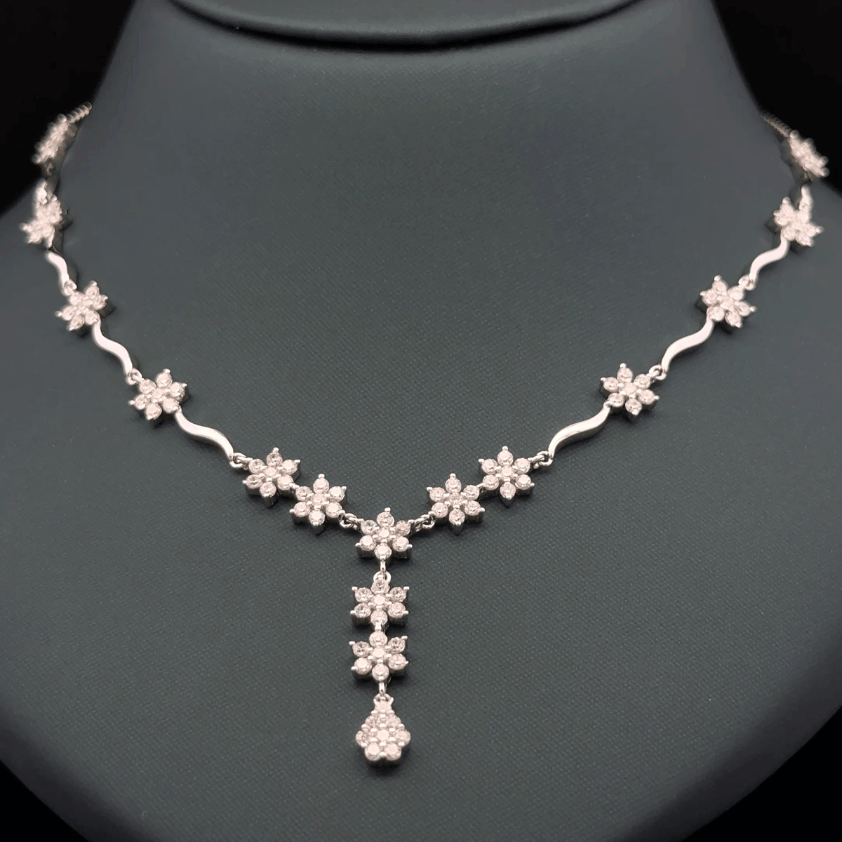 Charming Flower Necklace