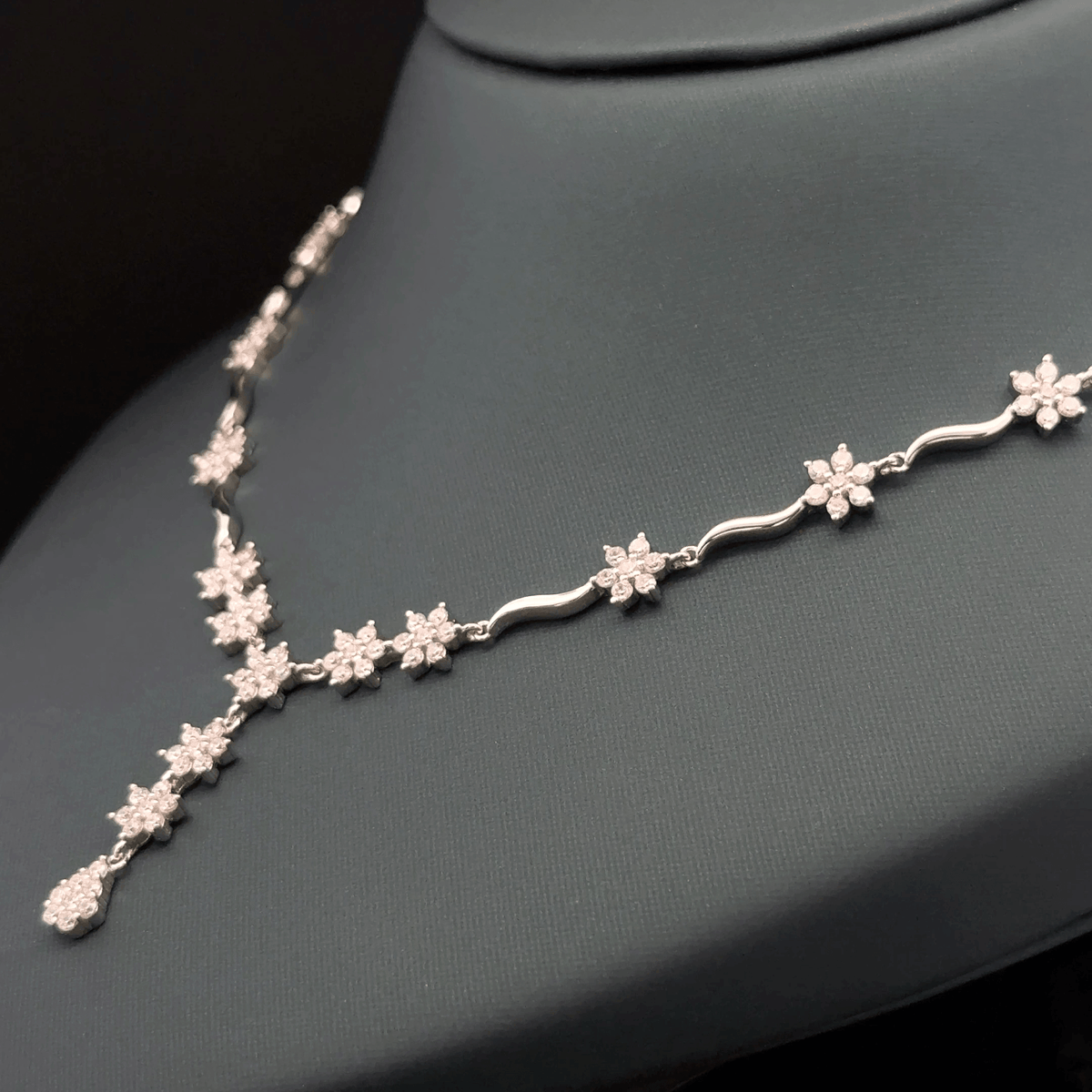 Charming Flower Necklace
