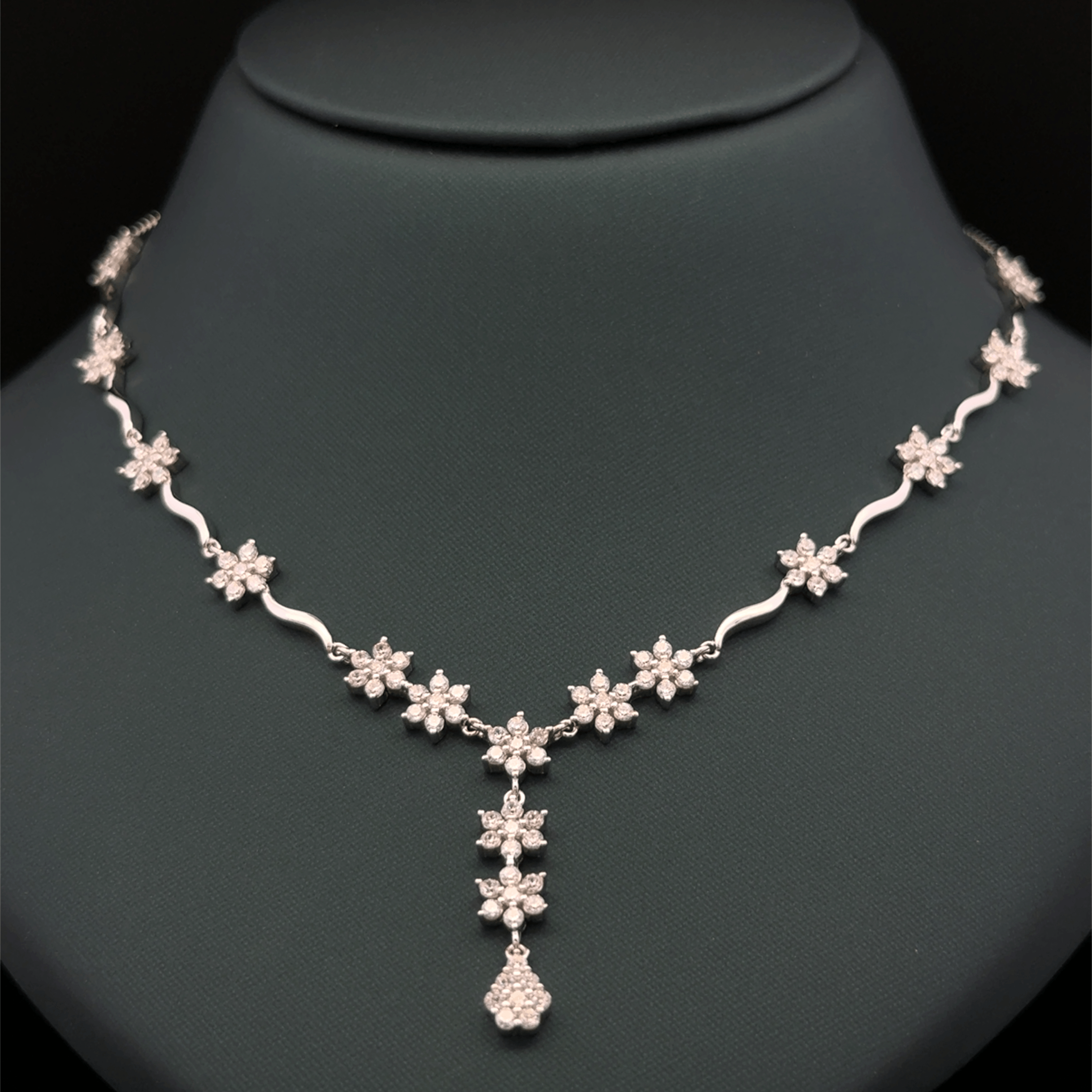 Charming Flower Necklace