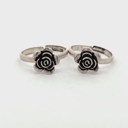 Antique flower toerings