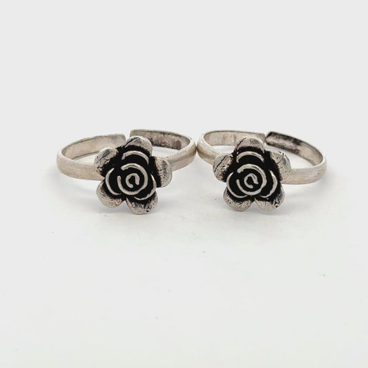 Antique flower toerings