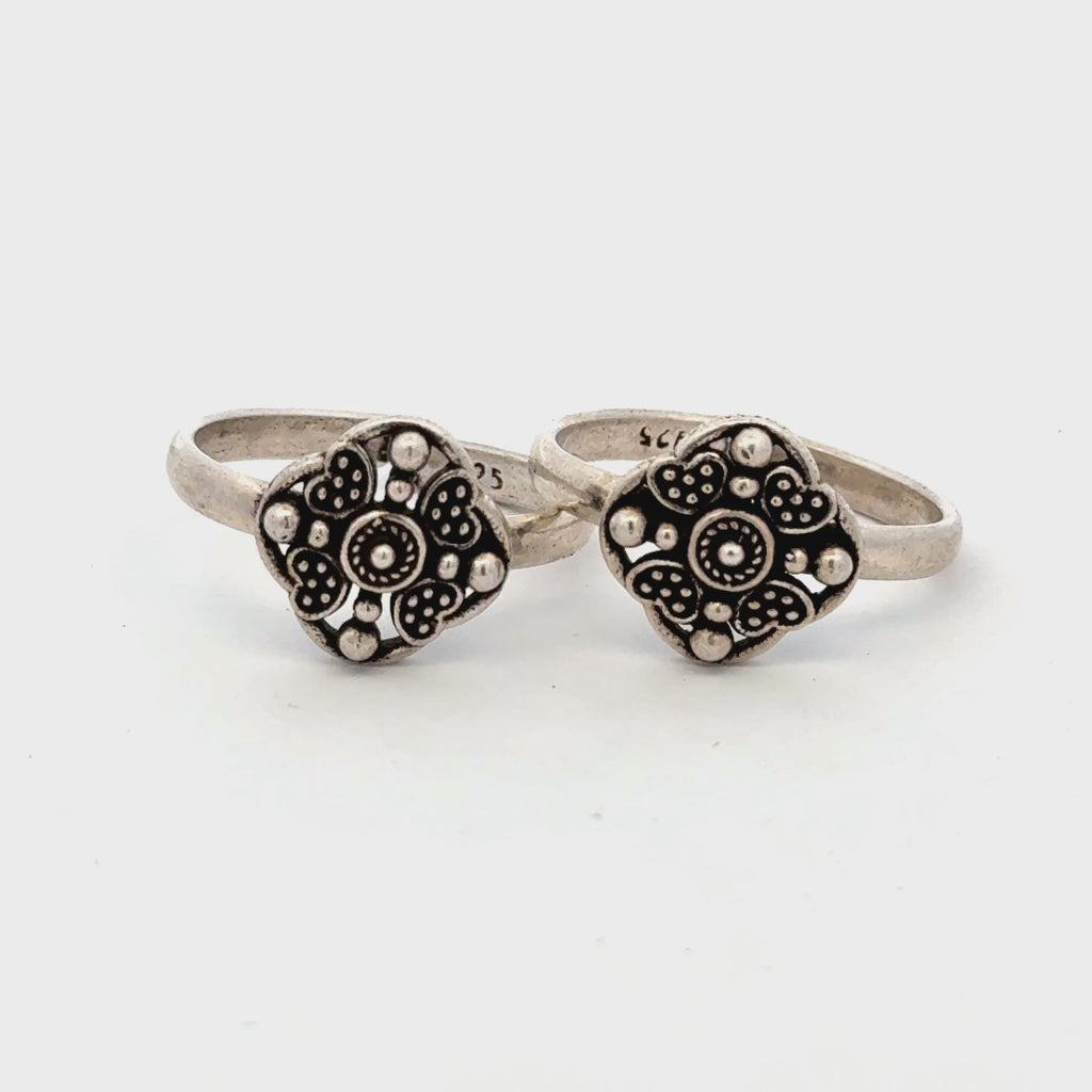 Antique square Toerings