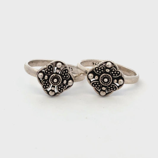 Antique square Toerings