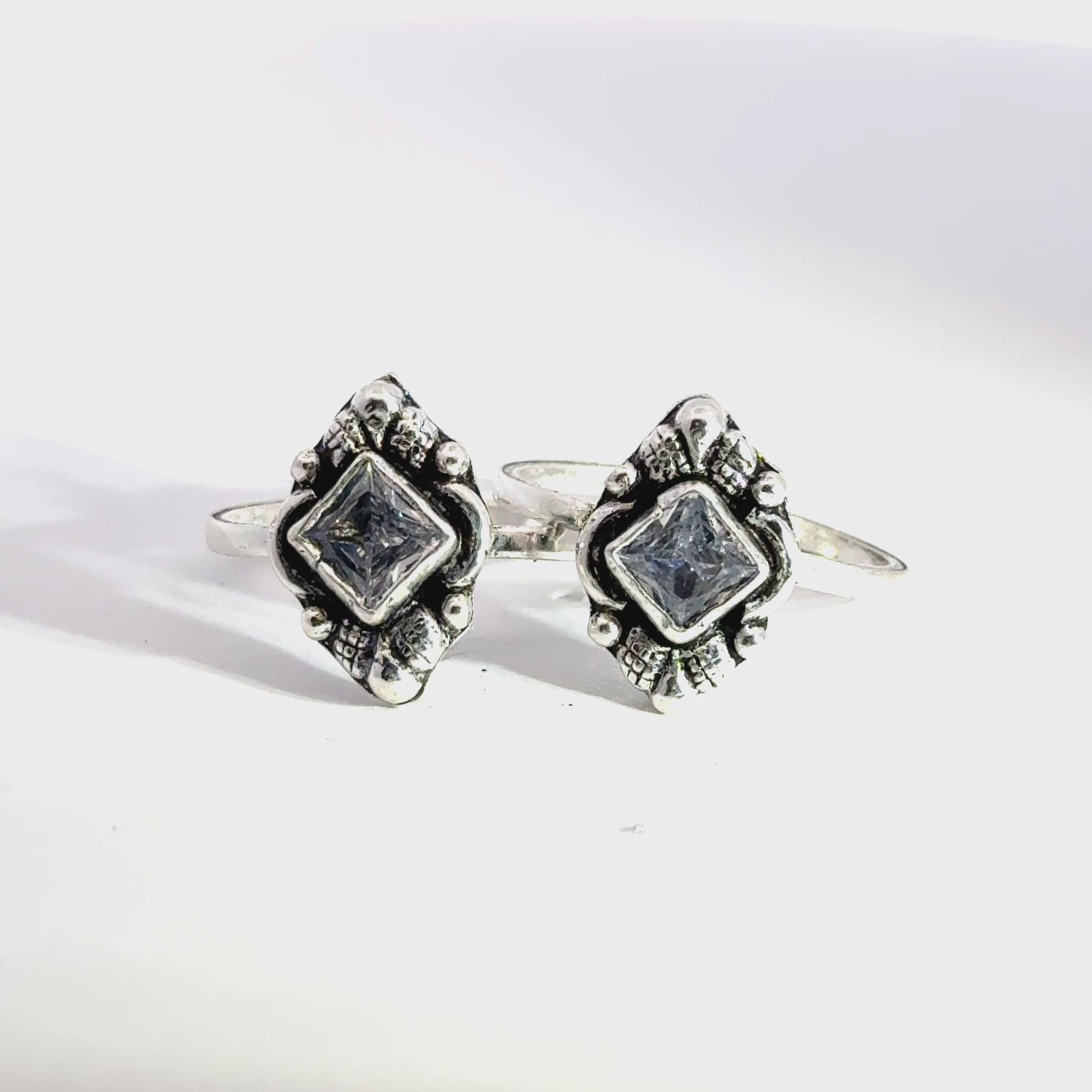 Antique Stone Toerings