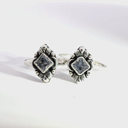 Antique Stone Toerings