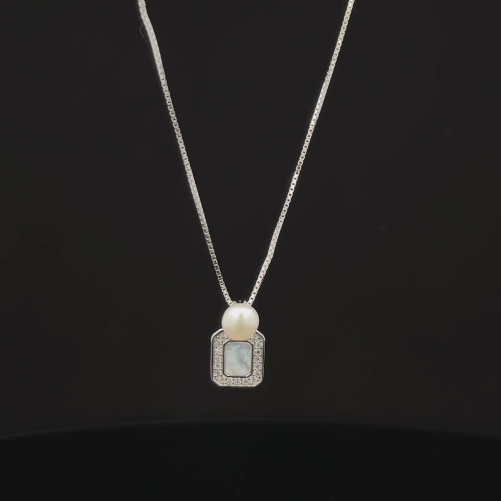Elegant Pearl & Crystal Halo Pendant