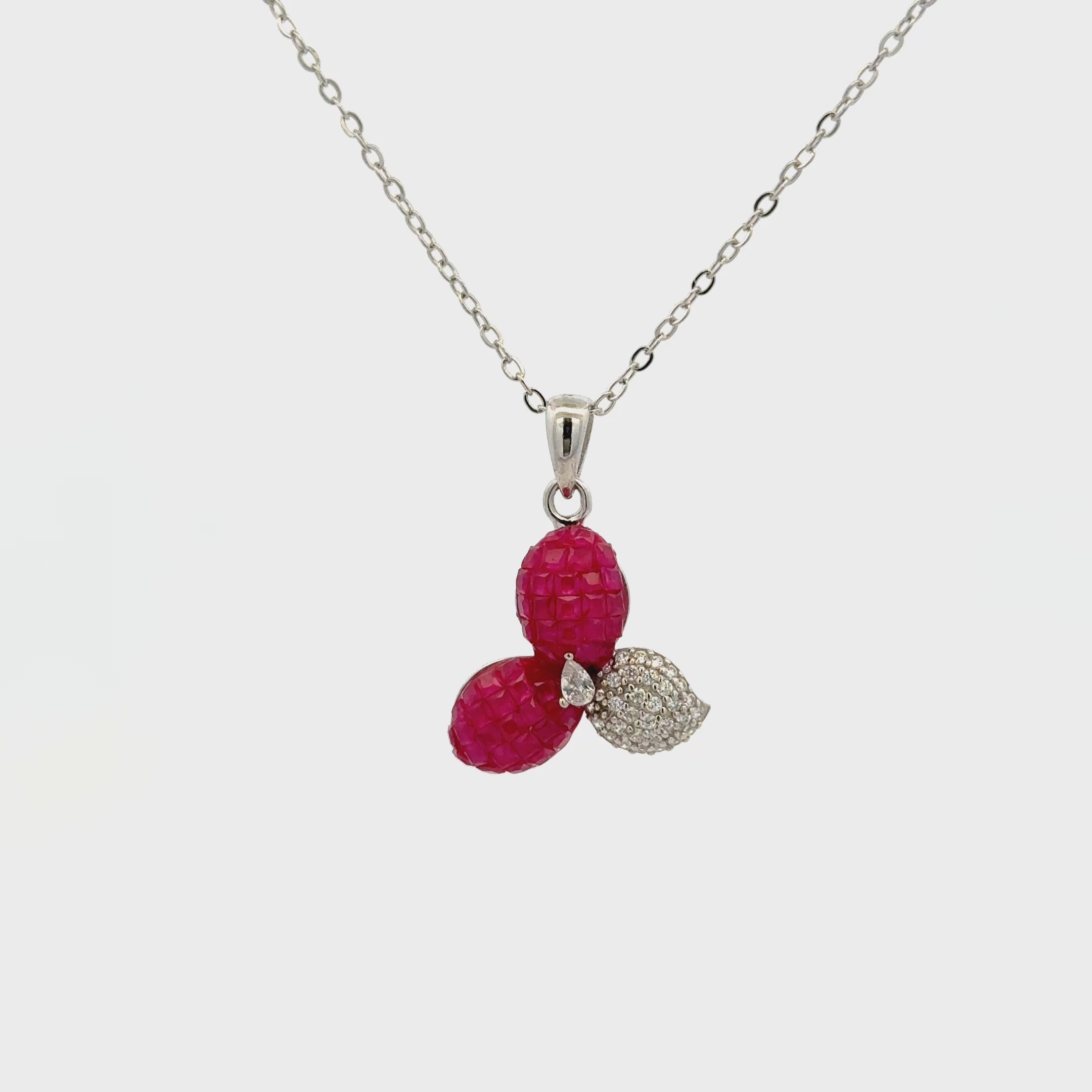 Rhodium flower chain with pendent
