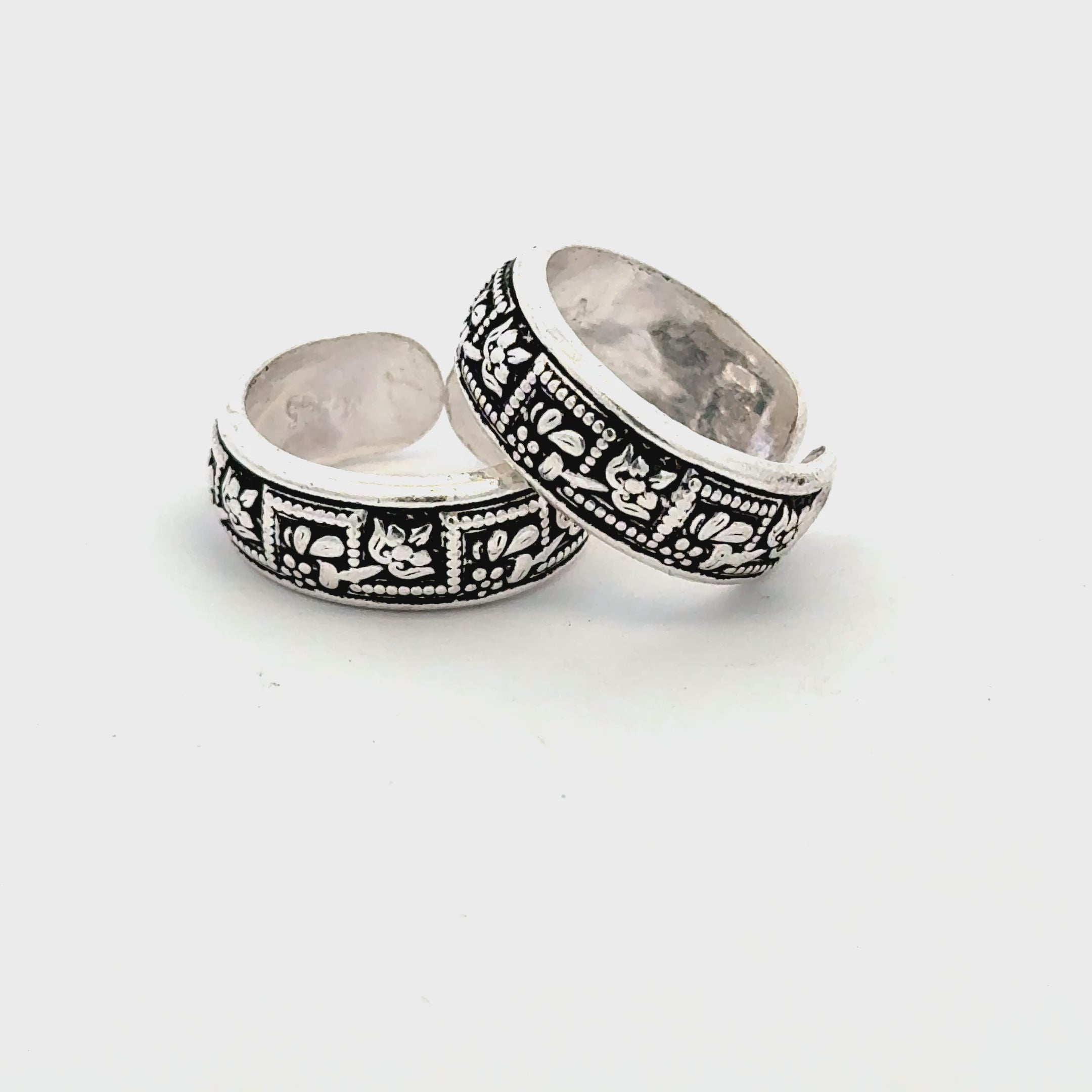 Antique Band Toerings